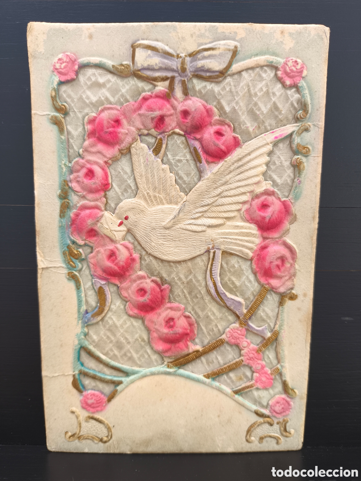 Postales: Antigua postal ilustrada troquelado relieve fondo tela seda paloma flores rosas art&iacute;stica rom&aacute;ntica