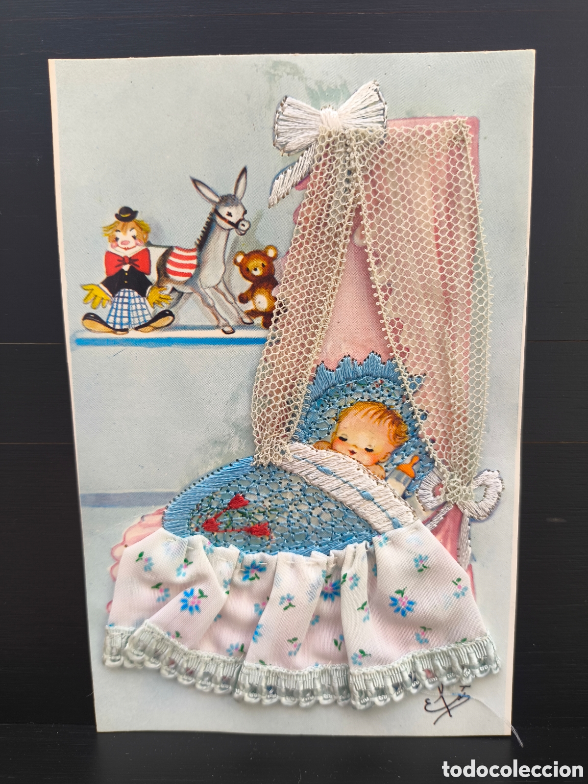 Postales: Antigua postal ilustrada relieve tela bordada beb&eacute; cuna ilustradora Elsi Gumier