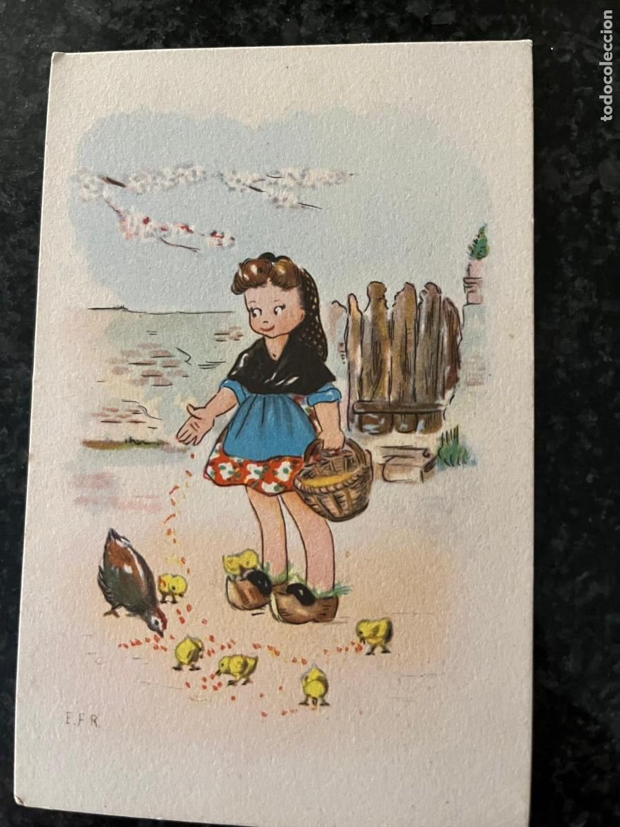Postales: ni&ntilde;a dando de comer a las gallinas escrita 1951