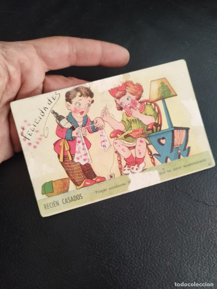 Postales: Tarjeta postal de dibujos humor&iacute;sticos con la frase &rdquo;Reci&eacute;n Casados. Primer accidente.dos&rdquo;.