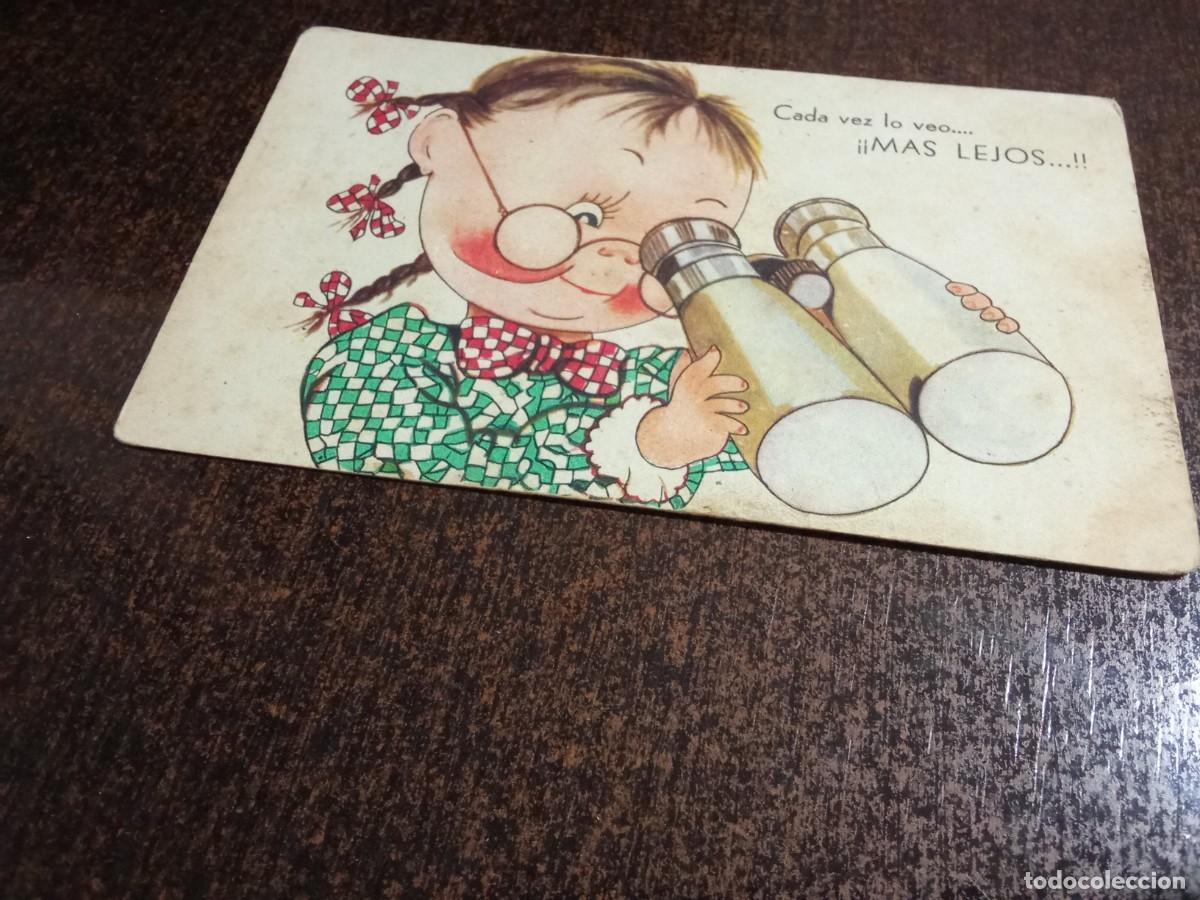 Postales: Postal humor dibujada ni&ntilde;a con prism&aacute;ticos Cada vez lo veo m&aacute;s lejos... a&ntilde;os 50