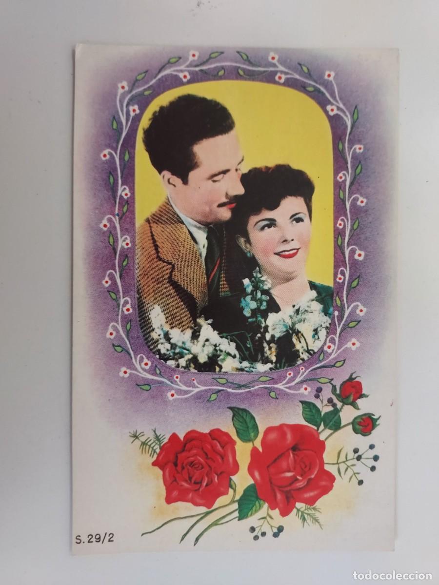 Postales: POSTAL ILUSTRADA. ROMANTICA PAREJA ENAMORADOS ORLA FLORES. S.29/2. S/C. A&Ntilde;OS 1940 1950