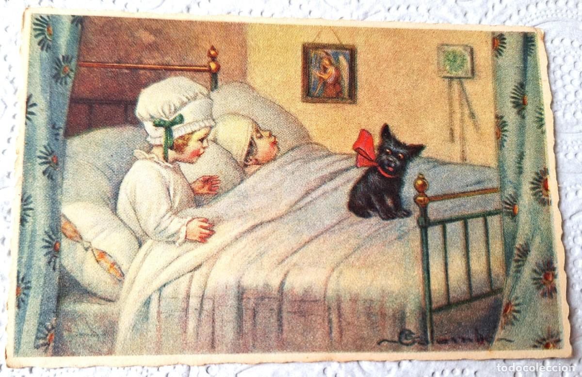 Postales: POSTAL EN COLOR MUY ANTIGUA MANUSCRITA EN 1932 - NI&Ntilde;OS EN LA CAMA CON GATITO