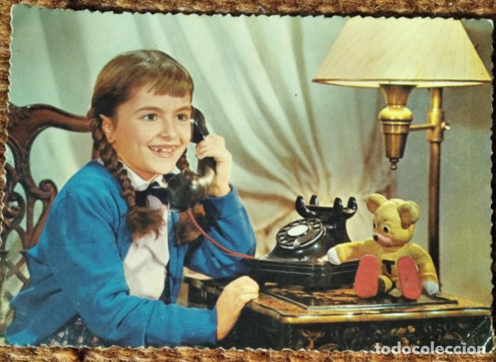 Postales: NI&Ntilde;A AL TELEFONO - Foto 1