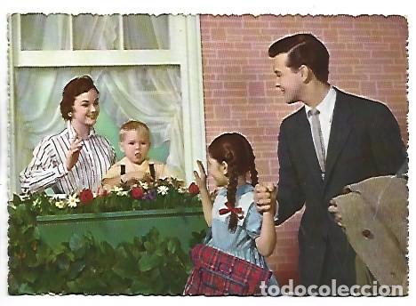 Postales: FAMILIA COMPLETA EN CASA