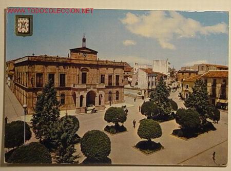 Postais: ANTIGUA POSTAL.4-LINARES.AYUNTAMIENTO Y PLAZA DE QUEIPO DE LLANO.No circulada .