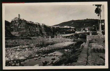 Postais: CASTELLFULLIT DE LA ROCA: VISTA PARCIAL Y RIO FLUVIA