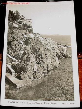 Postais: ANTIGUA POSTAL DE S&acute;AGARO . CALA DE VACAS Y ROCA BLANCA - FOTO R. GASSO - CIRCULADA 1951