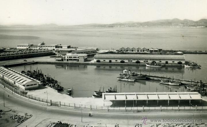 Postales: Vigo. 31. Ed. LUJO. D&aacute;rsena del Berbes. EBC - Foto 1