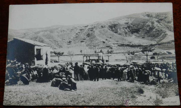 Cartoline: ANTIGUA FOTOGRAFIA POSTAL DE MITIN O ROMERIA, DE LUGAR NO LOCALIZADO, SIN ESCRIBIR