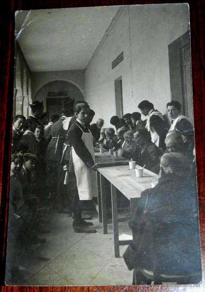 Postcards: ANTIGUA FOTO POSTAL DE COMEDOR COMUNAL, LUGAR NO LOCALIZADO.