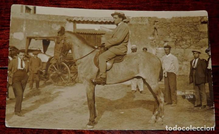 Postais: FOTO POSTAL DE DE HOMBRE A CABALLO EN LUGAR NO LOCALIZADO, EN LA FOTO PONE BLANCO 1130. NO CIRCULADA