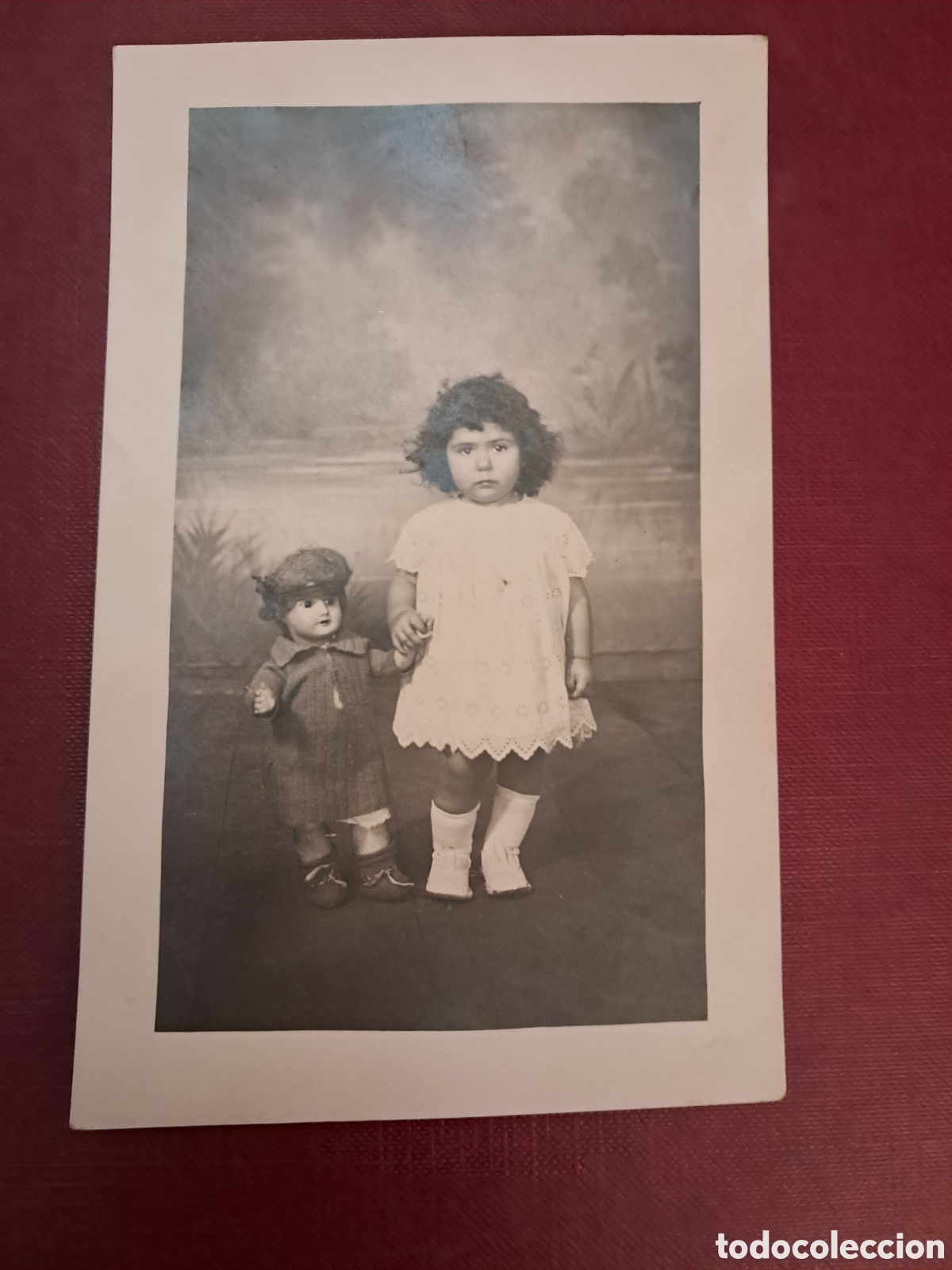 Postales: Postal ni&ntilde;a con mu&ntilde;eca - Foto 1