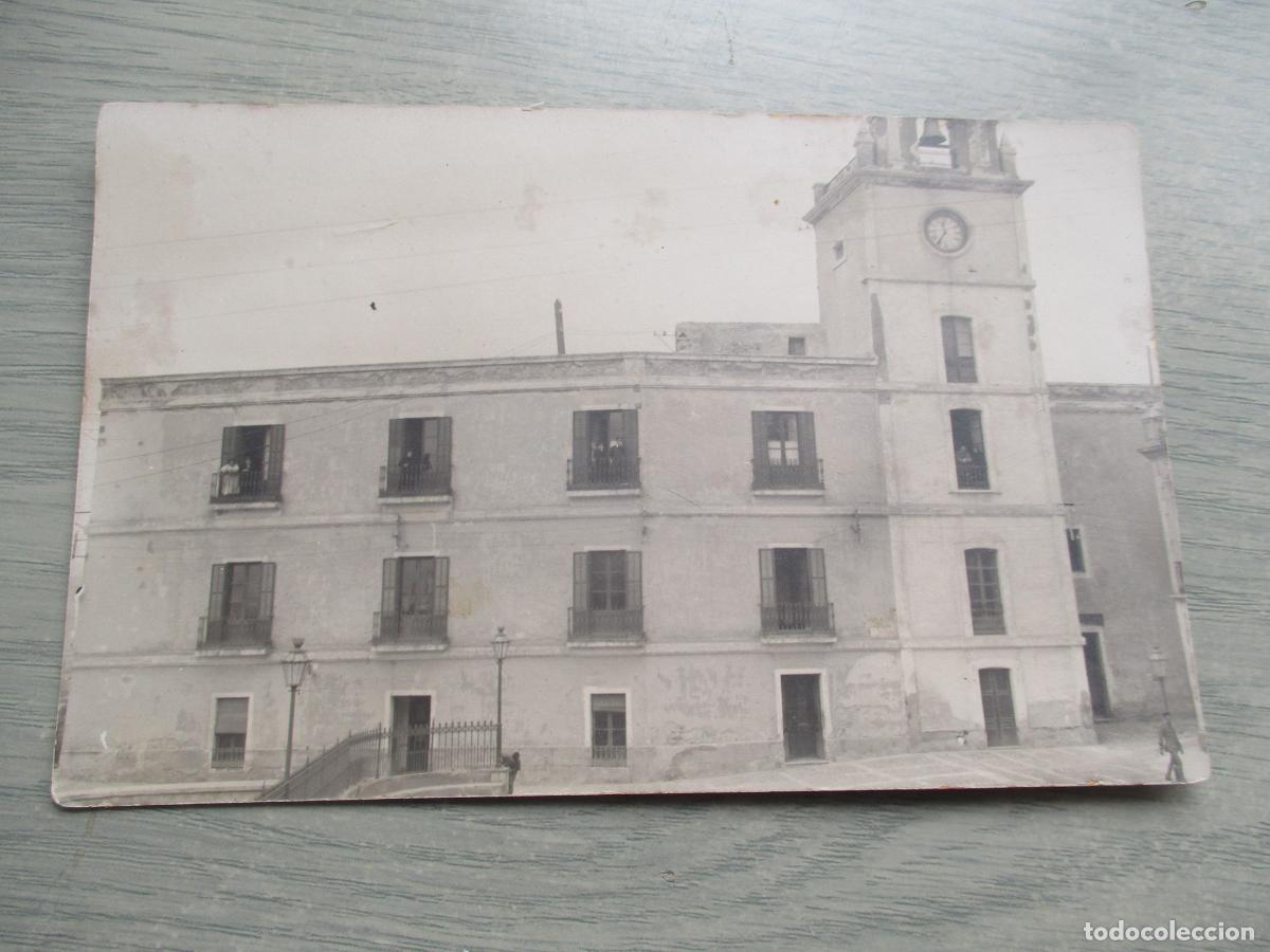 Postales: POSTAL ANTIGUA DE EDIFICIO CON RELOJ Y CAMPANAR&Iacute;O, SIN M&Aacute;S DATOS NI FECHA - Foto 1