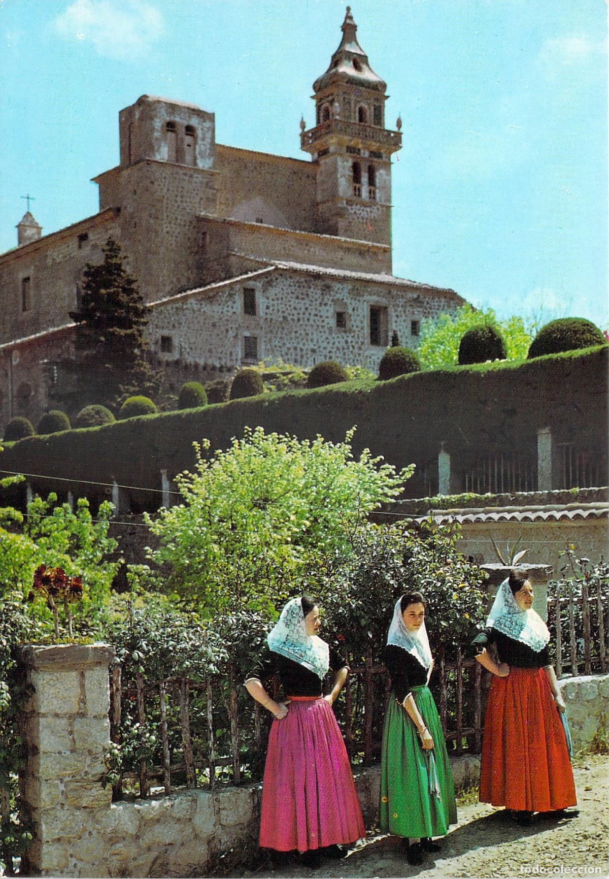 Postales: Postal de Mallorca - Cartuja de Valldemosa y Trajes T&iacute;picos