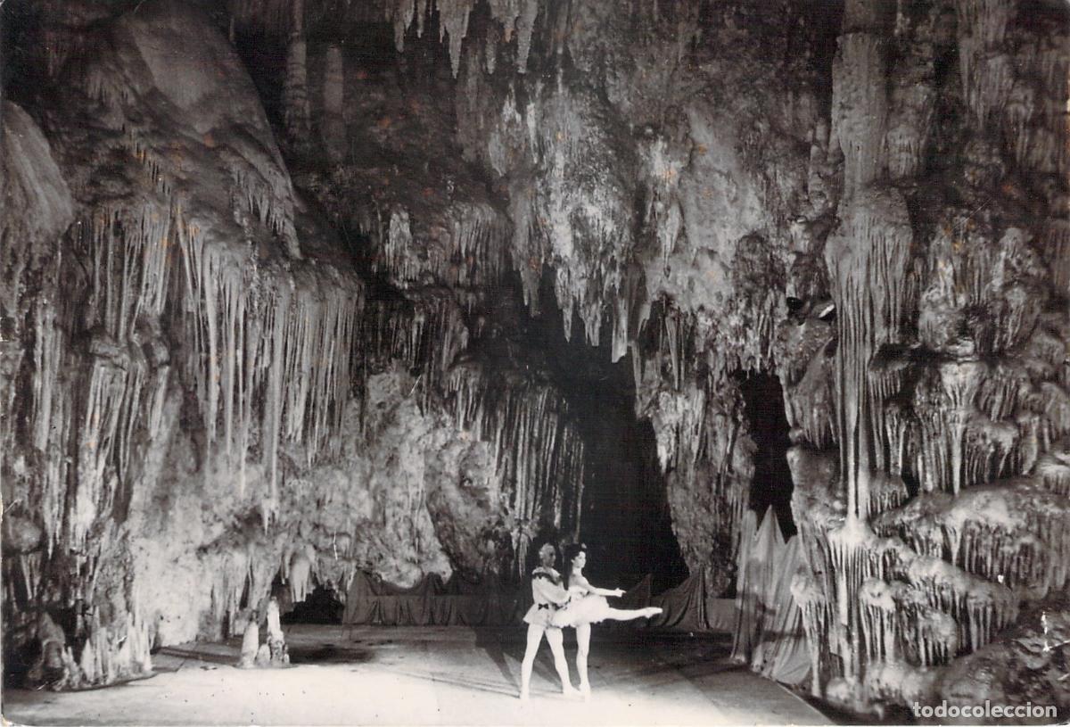 Postales: Postal de la Cueva de Nerja con Ballet en M&aacute;laga