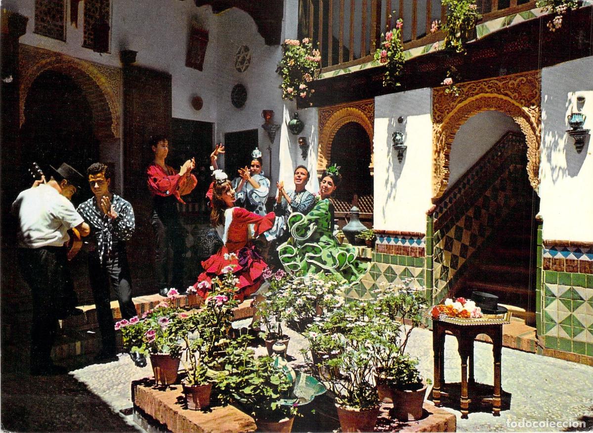 Postales: Postal Tipos Gitanos Bailando Flamenco en Patio Andaluz