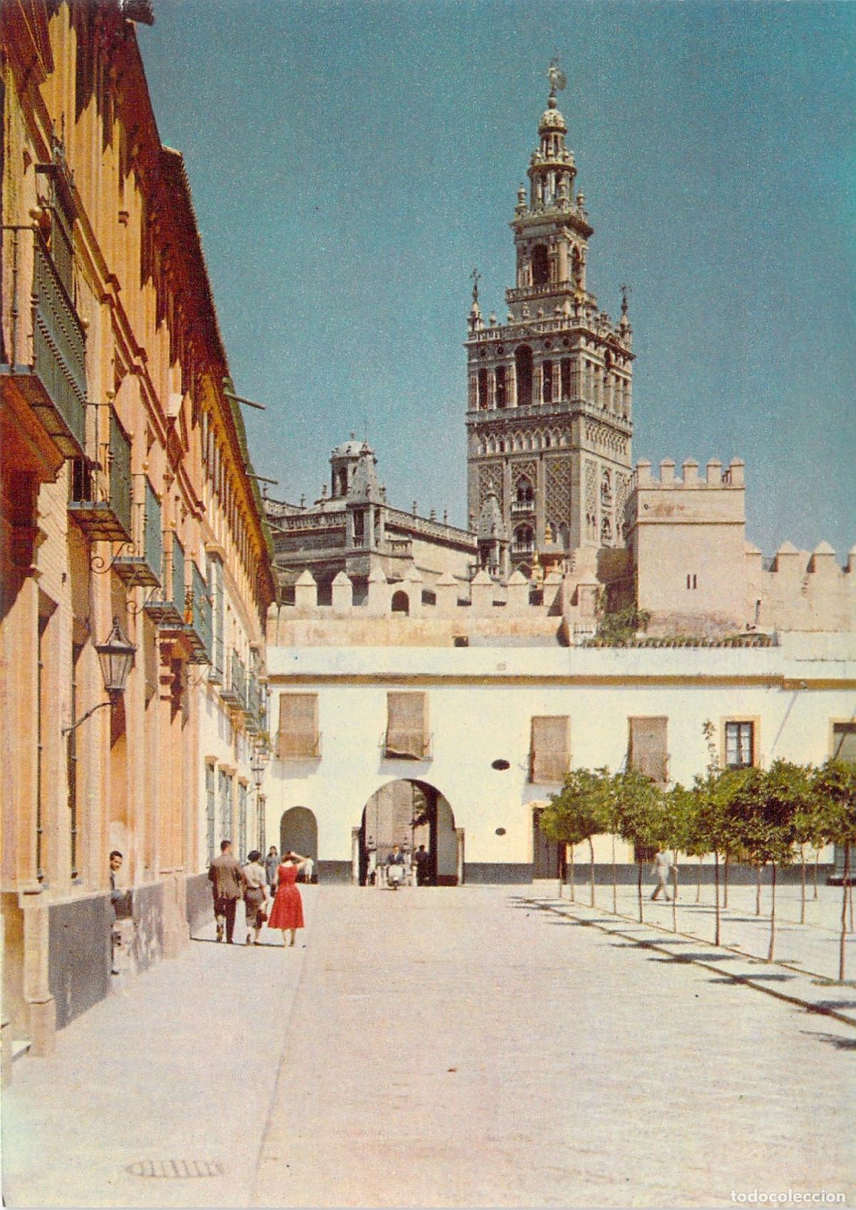 Postales: Postal de Sevilla: Patio de Banderas y la Giralda