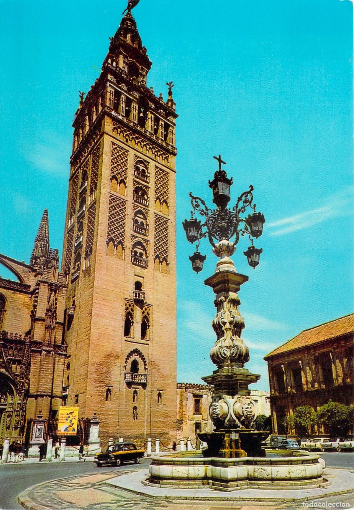 Postales: Postal de La Giralda y la Plaza de la Virgen de los Reyes en Sevilla