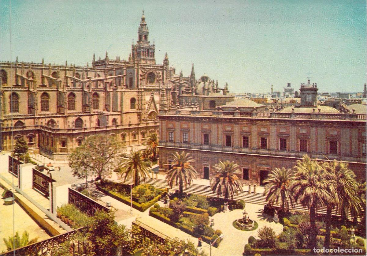 Postales: Postal de Sevilla: Archivo de Indias y Catedral con la Giralda