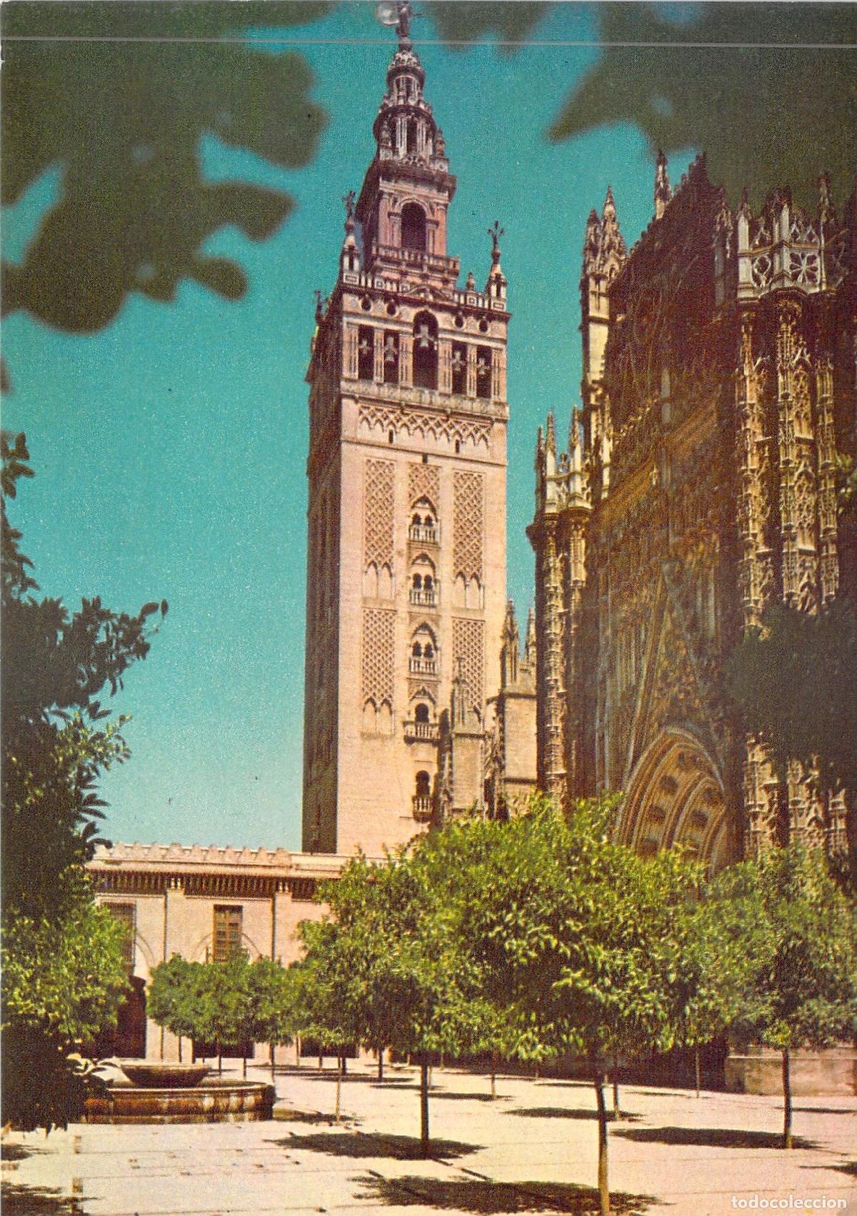 Postales: Postal de Sevilla: La Giralda y el Patio de los Naranjos