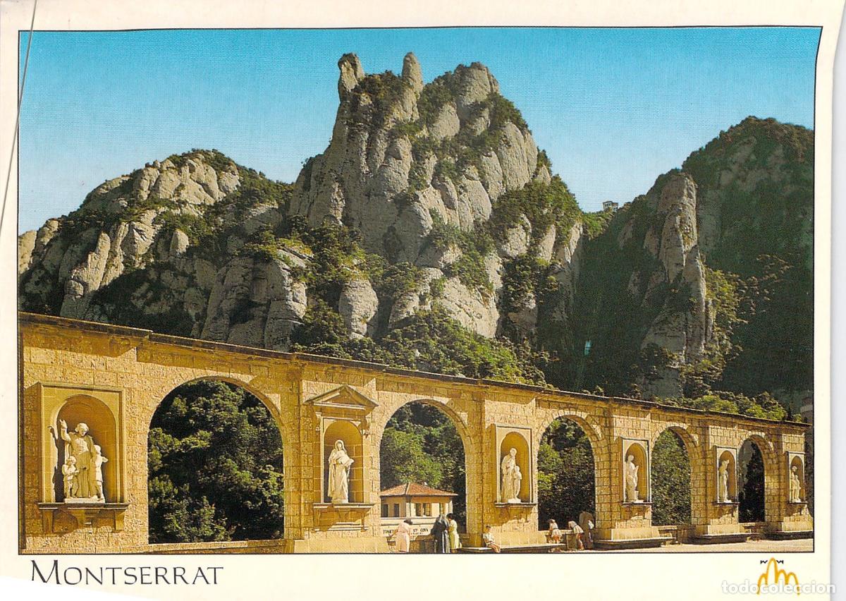 Postales: Postal de la Plaza del Santuario de Montserrat en Catalu&ntilde;a