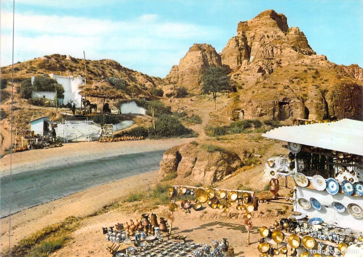 Postales: Postal de Guadix: Cuevas T&iacute;picas y Venta de Cer&aacute;mica en Granada