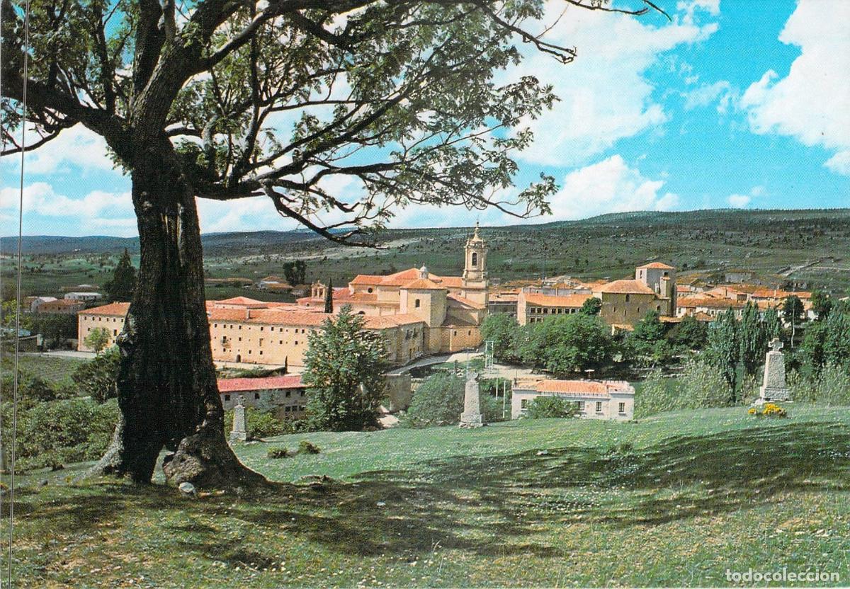 Postales: Postal Abad&iacute;a de Santo Domingo de Silos y Pueblo Vista General