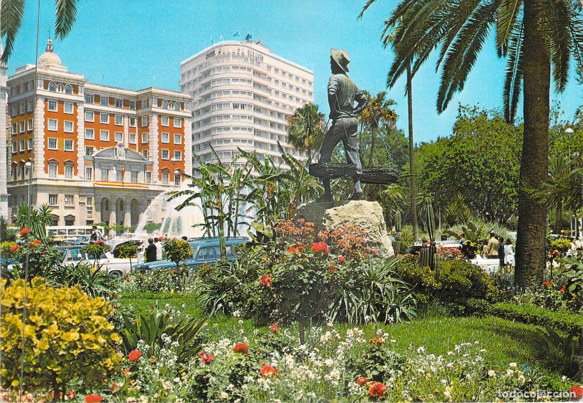 Postales: Postal de M&aacute;laga: Plaza de la Marina y Hotel M&aacute;laga Palacio
