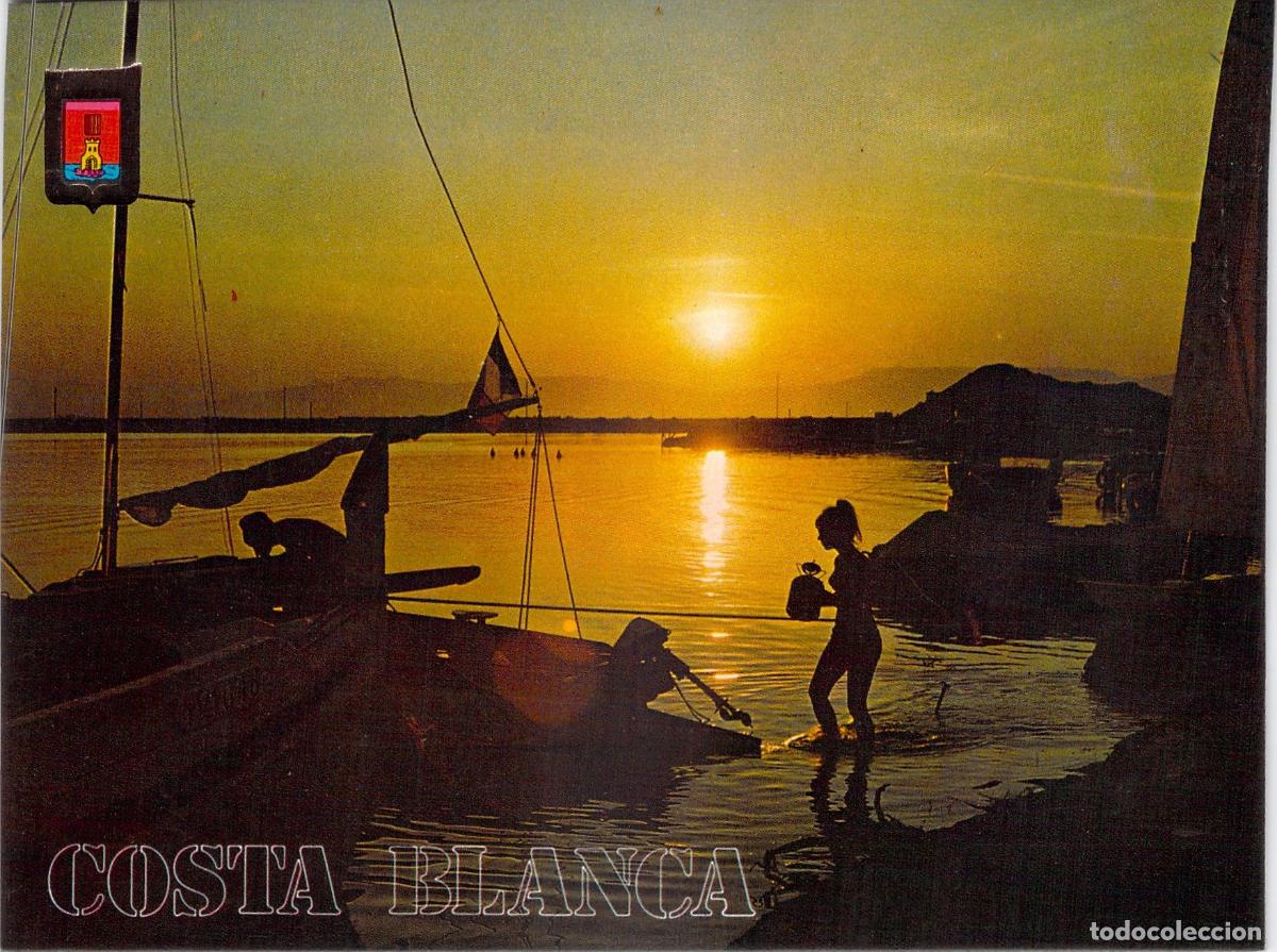 Postales: Postal de Atardecer en la Costa Blanca con Barcas y Siluetas