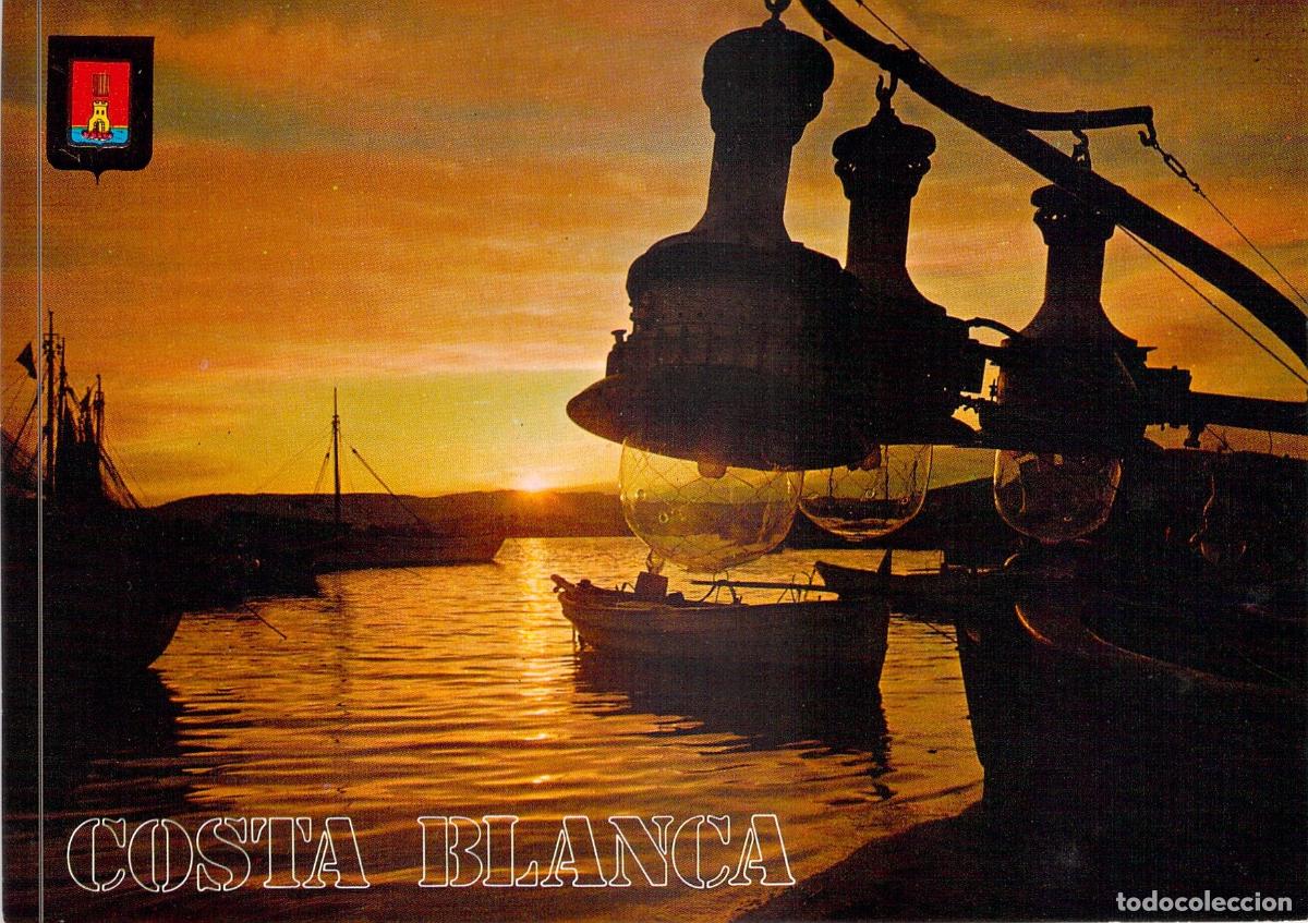 Postales: Postal de la Costa Blanca al Atardecer con Barcos de Pesca