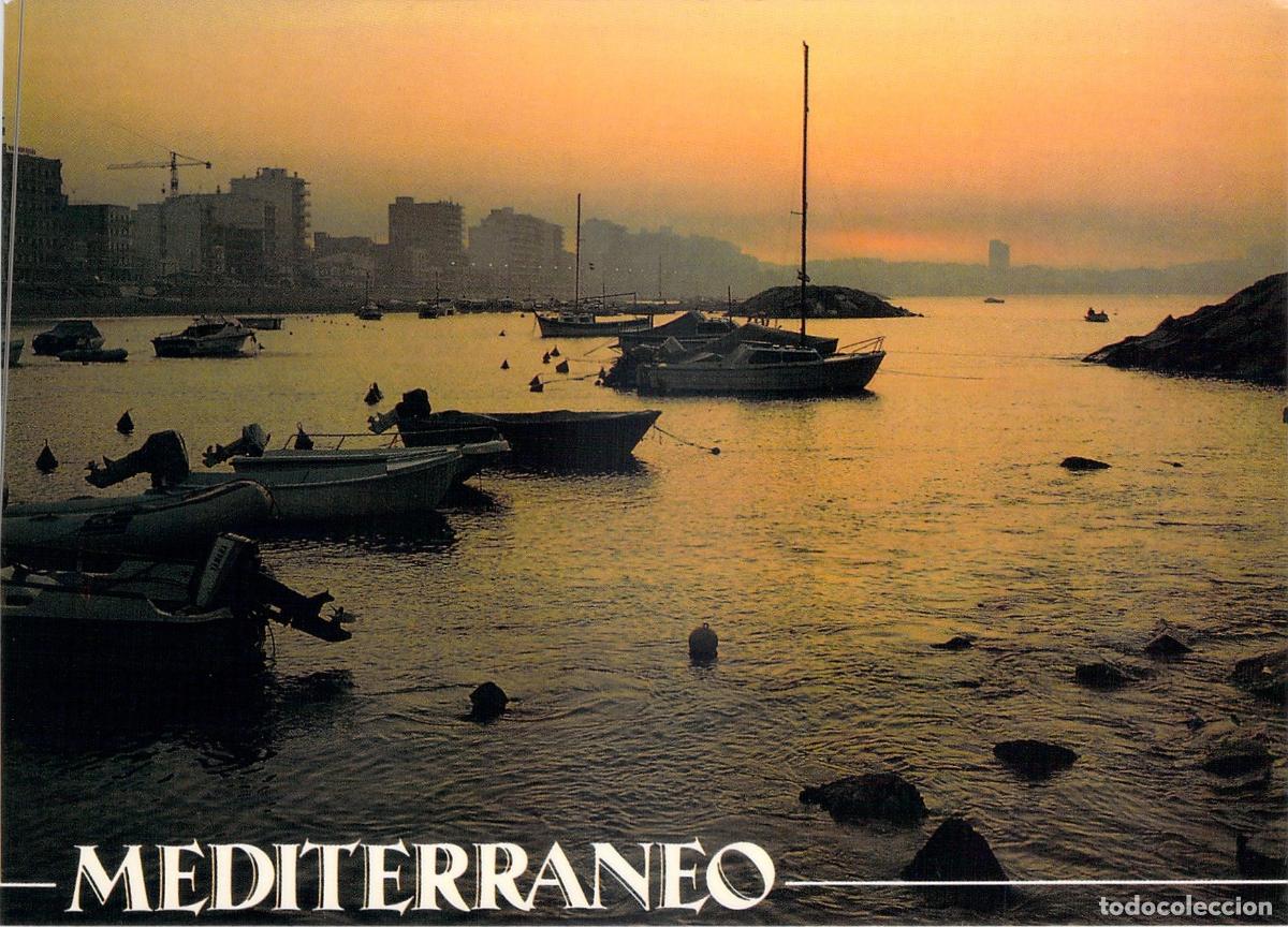 Postales: Postal Atardecer en el Mar Mediterr&aacute;neo con Barcos en la Costa