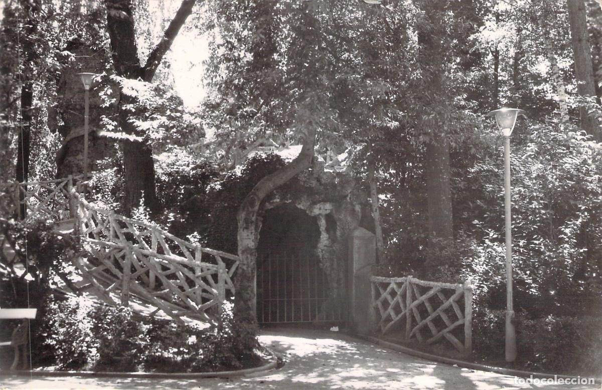 Postales: Tarjeta Postal del Parque de La Florida, Jardines y Gruta, Vitoria