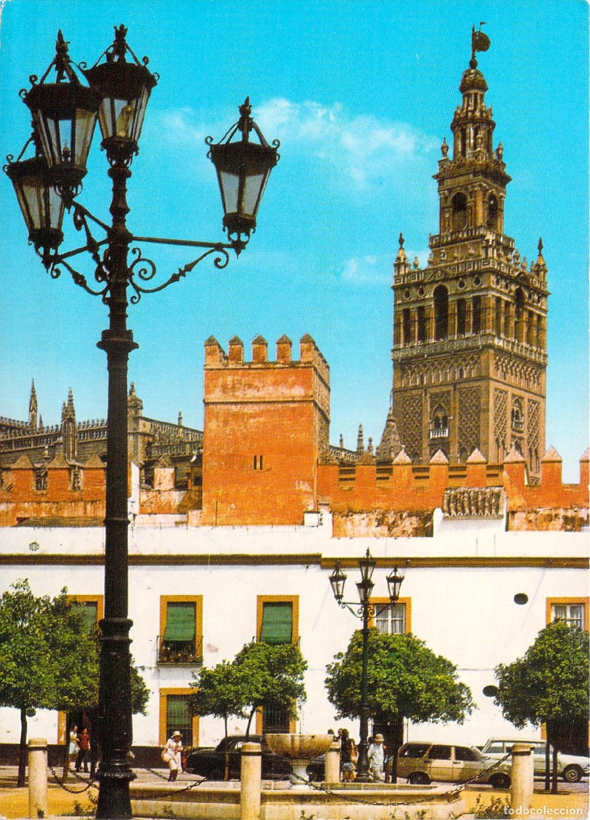 Postales: Postal de Sevilla, Patio de Banderas y la Giralda