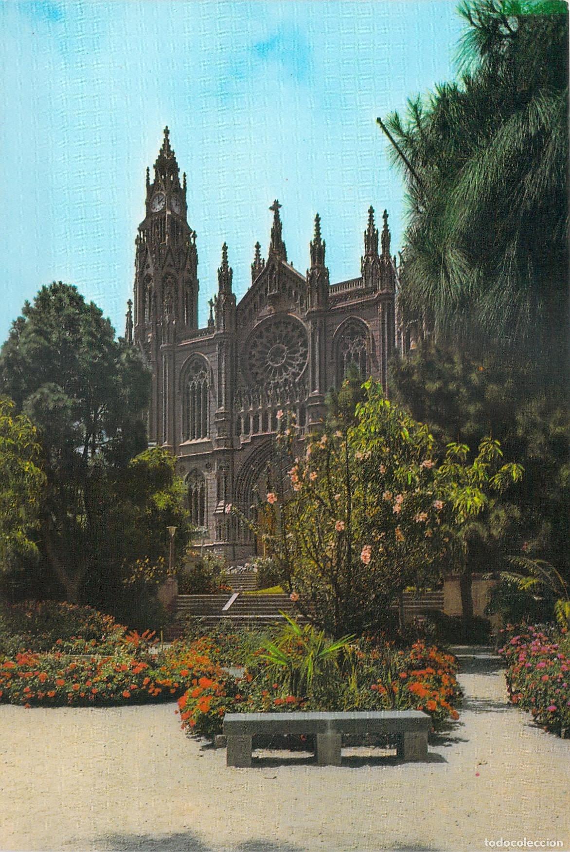 Postales: Postal Catedral de Arucas en Gran Canaria con Jard&iacute;n