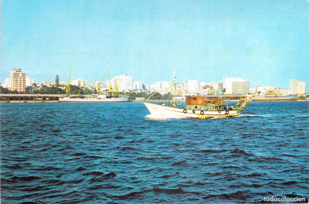 Postales: Postal de Almer&iacute;a Vista Parcial del Puerto con Barco