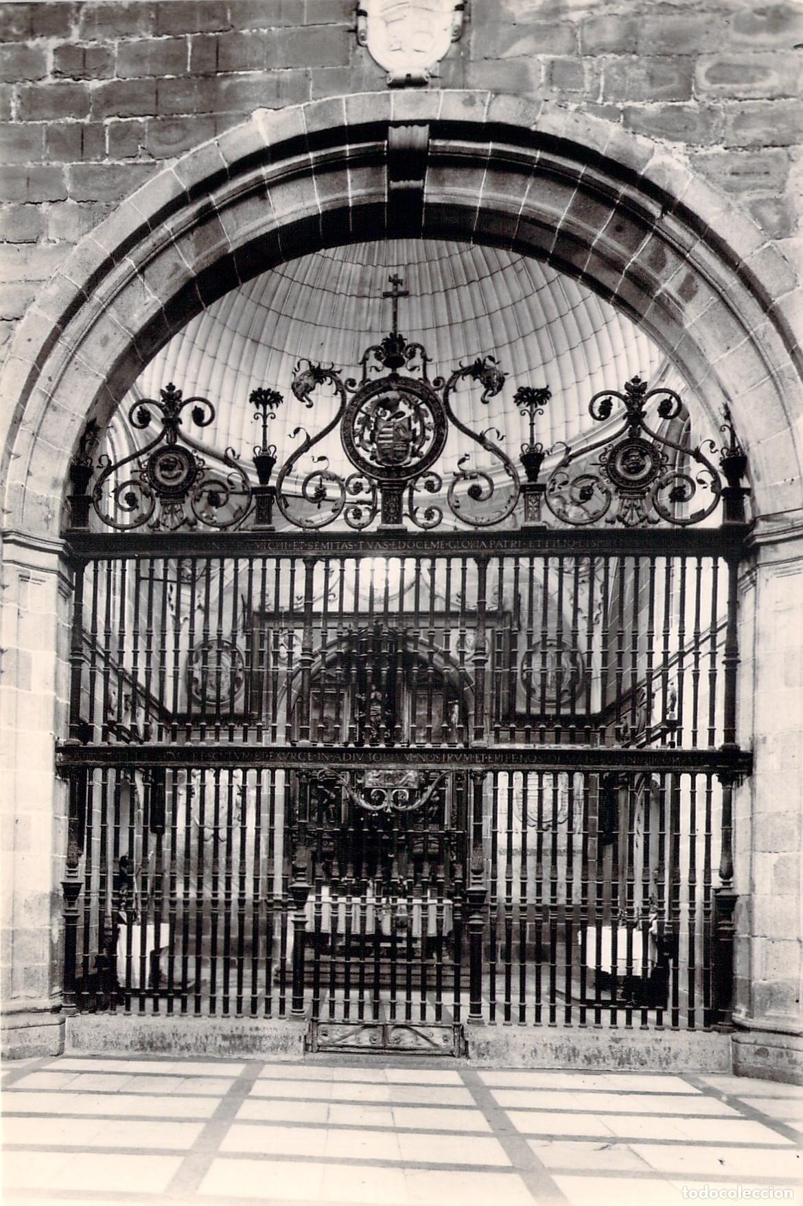Postales: Postal Iglesia de Villacast&iacute;n Magn&iacute;fica Verja del Siglo XVII