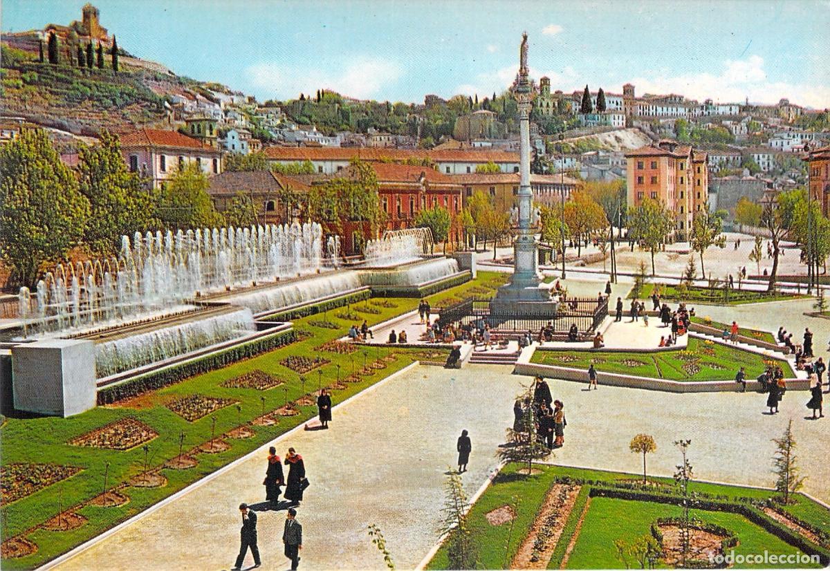 Postales: Postal de los Jardines y Fuente Monumental del Triunfo en Granada
