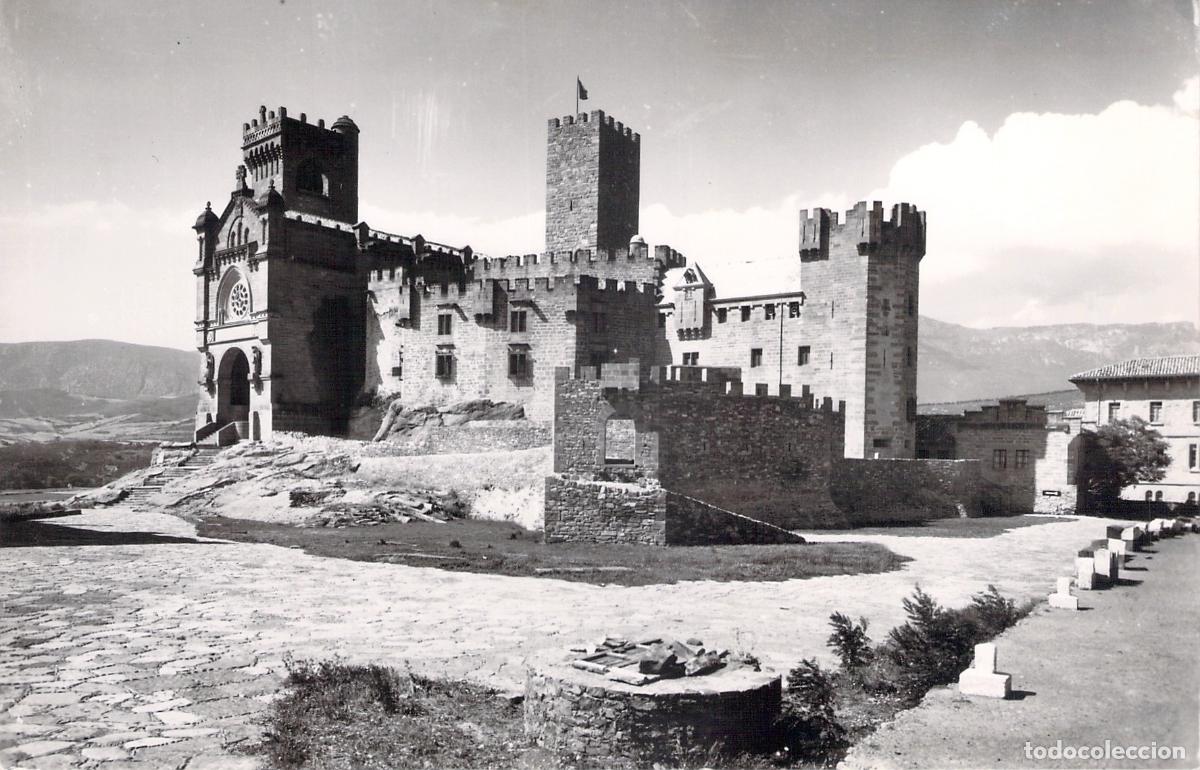 Postales: Postal de la Vista del Castillo de Javier y Bas&iacute;lica, Navarra
