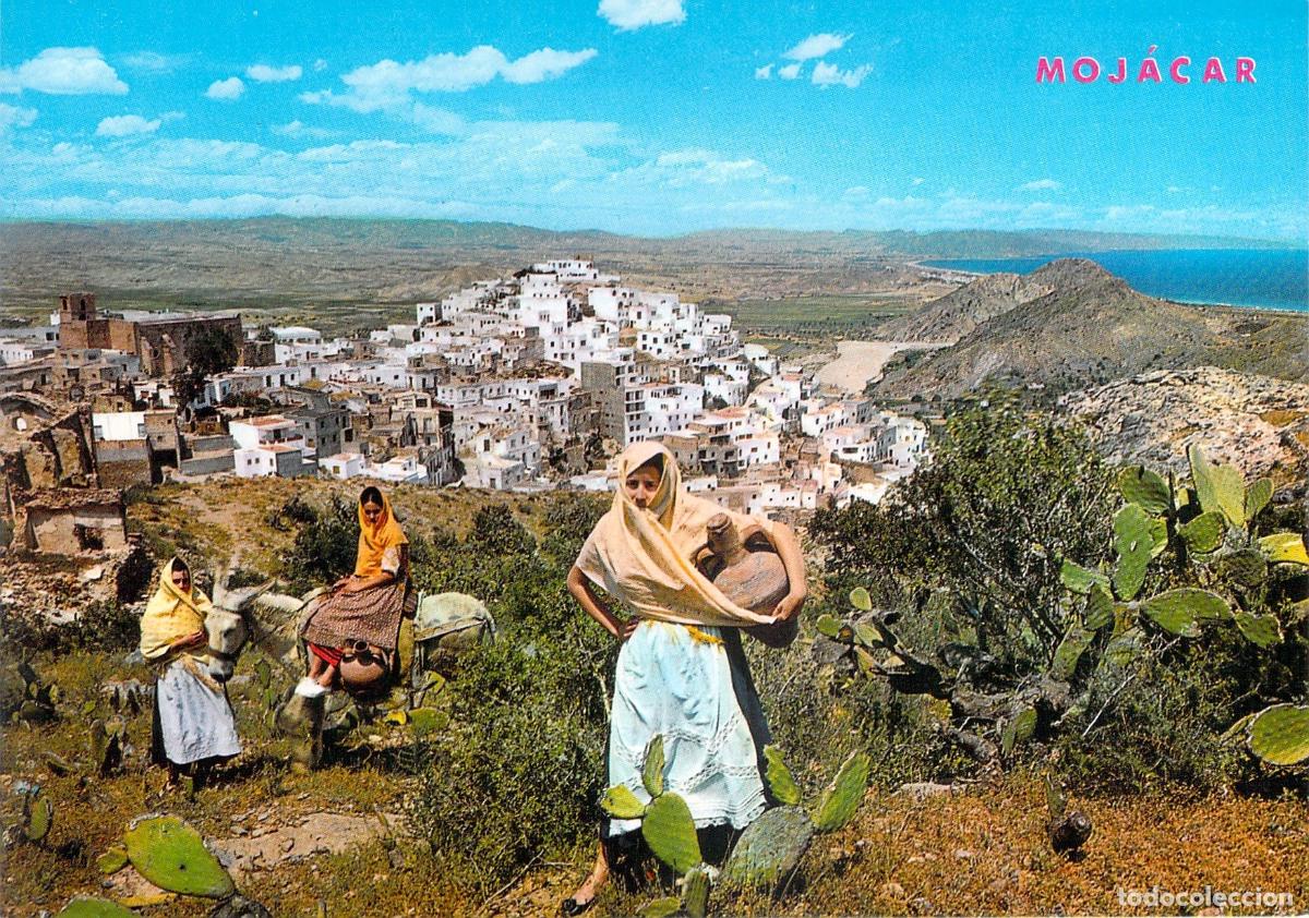 Postales: Postal de Moj&aacute;car, Almer&iacute;a: Vista Panor&aacute;mica con Trajes Tradicionales