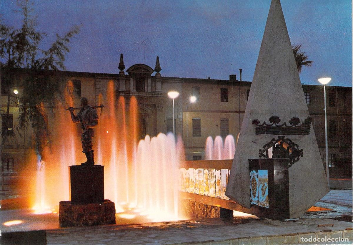 Postales: Postal Castell&oacute;n Plaza Fadrell Fuente Luminosa de Noche