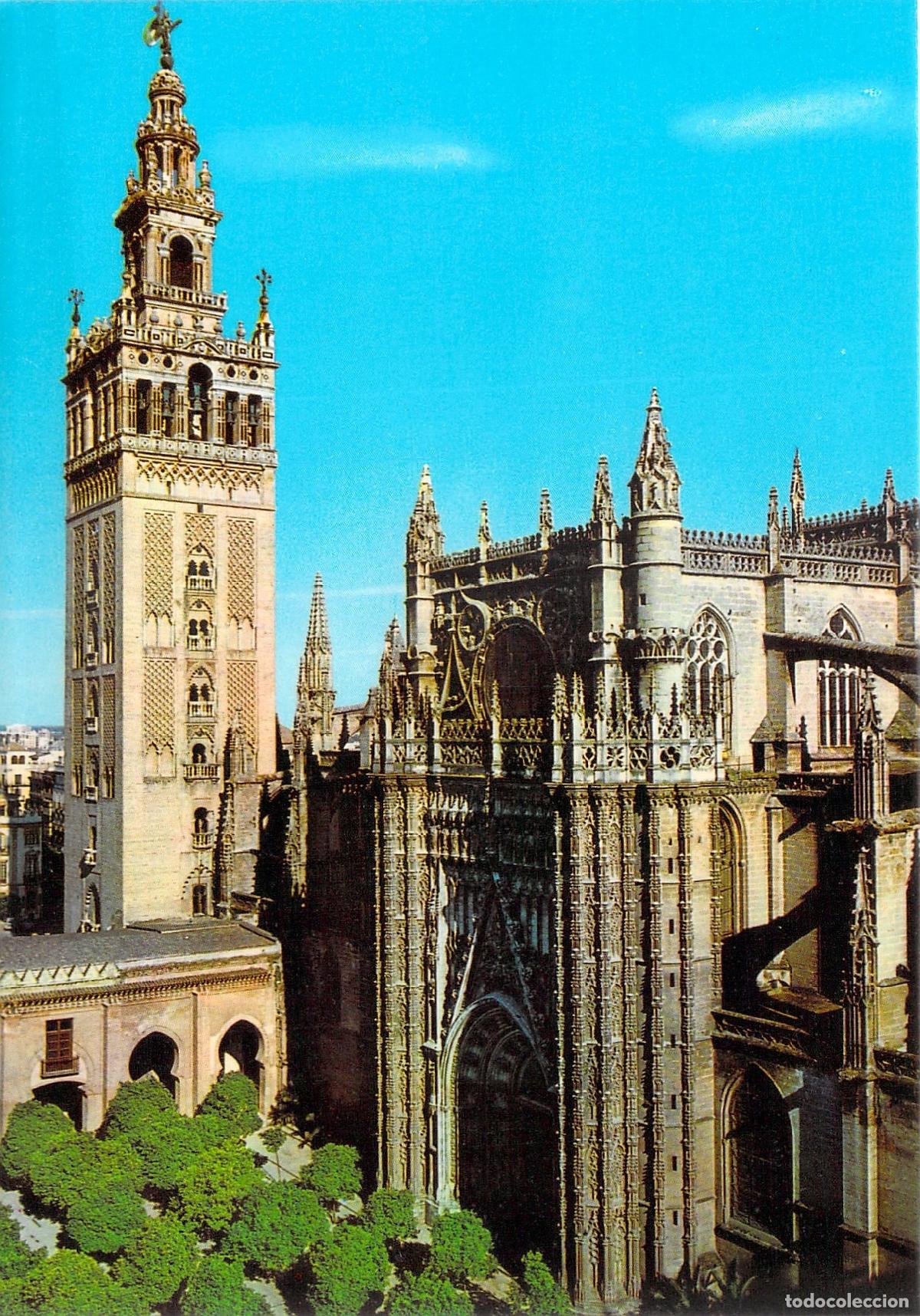 Postales: Postal de Sevilla con la majestuosa torre de La Giralda