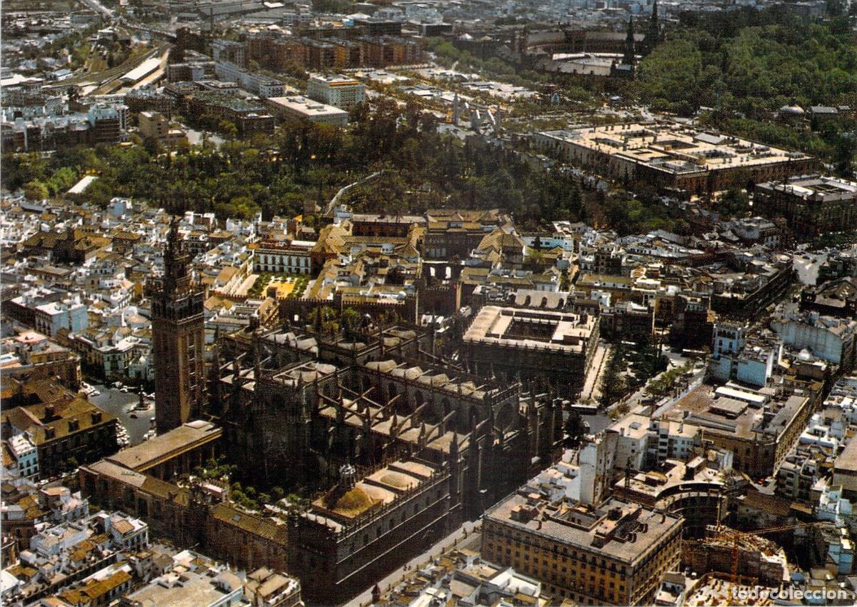 Postales: Postal de Vista A&eacute;rea de la Catedral y Archivo de Indias en Sevilla