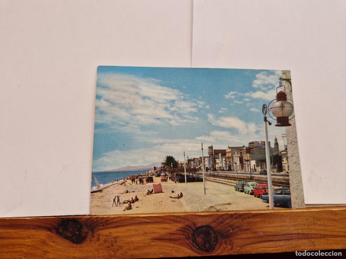 Postales: BONITA POSTAL CIRCULADA. PREMIA DE MAR. PLAYA Y VISTA PARCIAL.