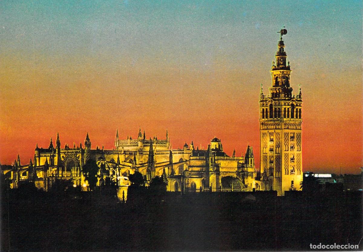 Postales: Postal de Sevilla con la Giralda y la Catedral iluminadas al atardecer