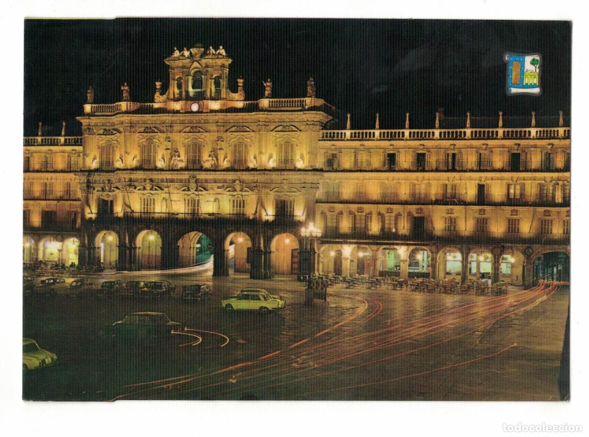 Postales: Postal Salamanca Plaza Mayor iluminada con coches cl&aacute;sicos SEAT 124 y Renault 8 a&ntilde;os 70‑80 circulada
