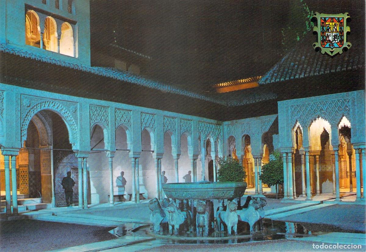 Postkarten: Postal de la Alhambra de Granada iluminada y el Patio de los Leones