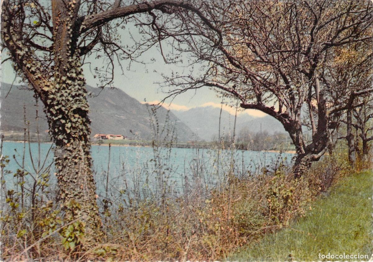 Postales: Postal de paisaje natural con lago y monta&ntilde;as de fondo