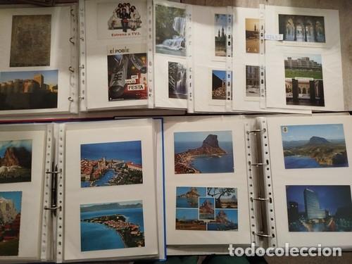 Postales: Tres &aacute;lbumes con unas 600 postales modernas y alguna antigua, de muy diversos pa&iacute;ses.