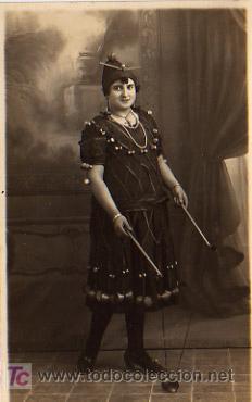 Postales: MUJER CON UN DIABOLO. - Foto 1